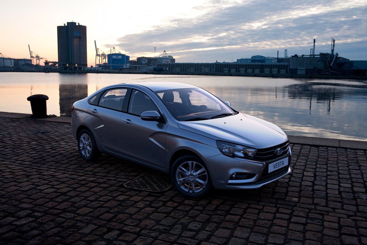 LADA Vesta и LADA XRAY авторизованы для использования в системе Яндекс.Такси во всех регионах России